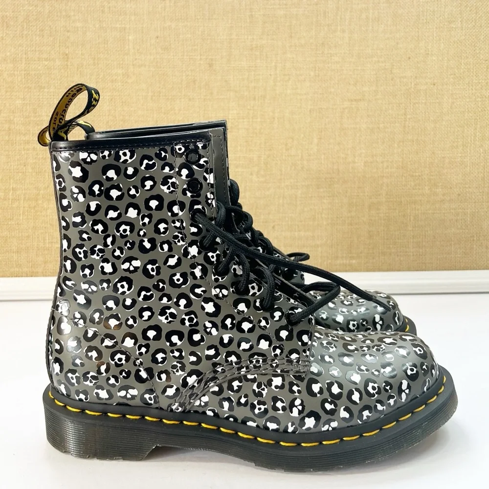 NWOB Dr. Martens 1460 WOMEN'S LEOPARD SMOOTH LEATHER LACE UP BOOTS US 7 EU 38 - Picture 9 of 14